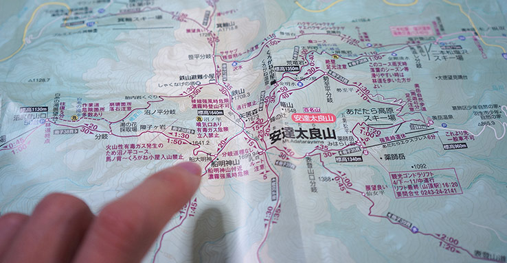 登山地図確認のイメージ